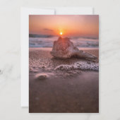 Ocean Beach Sunset Seashell Wedding Einladung (Rückseite)