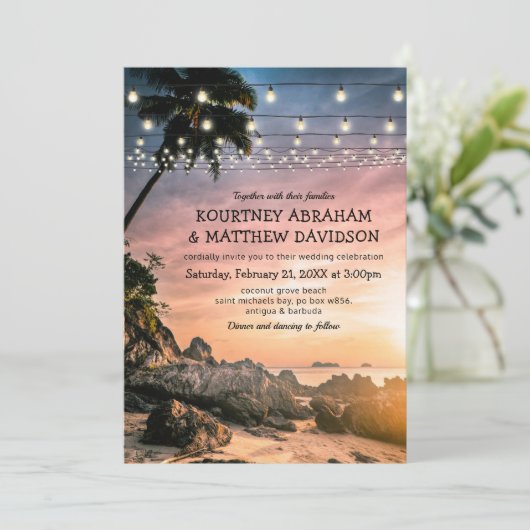 Ocean Beach Sunset Wedge Einladung (Stehend Vorderseite)