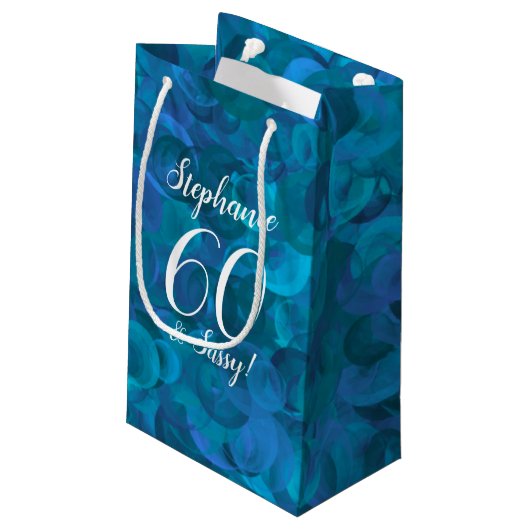 Ocean Blue 60 und Sassy Birthday Party Kleine Geschenktüte (Rückseite Schrägansicht)