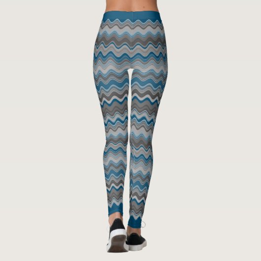 Ocean Blue Silver Gray Wavy Zigzag Muster Leggings (Rückseite)