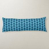 Ocean Blue Tribal Turtles Seitenschläferkissen (Rückseite)