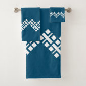 Ocean Blue und White Mono Zig Zag Badhandtuch Set (Insitu)
