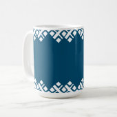Ocean Blue und White Mono Zig Zag Kaffeetasse (Vorderseite Links)