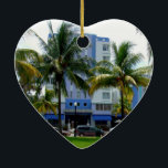 Ocean Drive Keramikornament<br><div class="desc">South Beach Ocean Drive Miami CityScape Bild,  das ich vor ein paar Jahren mit Kokospalmen in der Szene und Art Deko Hotels macht Sie woll,  in Urlaub zu gehen</div>