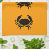 Ocean Glow_Black on Orange Crab Handtuch (Gefaltet)