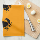Ocean Glow_Black on Orange Crab Handtuch (Viertel Falte)