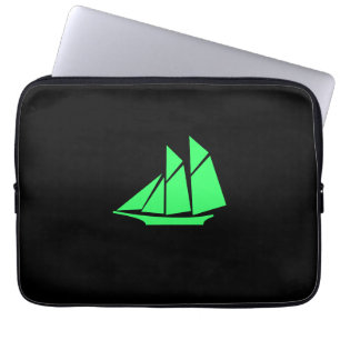 Ocean Glow_Green-on-Black Clipper Ship Laptopschutzhülle