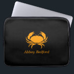 Ocean Glow_Orange auf Black Crab_personalisiert Laptopschutzhülle<br><div class="desc">Lassen Sie sich mit unserem auffälligen Ocean Glow, maritimen Icons, Orange on Black Crab Crab, einem super stylischen, reisefreundlichen, 100% Neopren Laptop-Ärmel von Ihren Krustentieren abschrecken. Um es zu personalisieren, fügen Sie einfach Ihren Namen in das verfügbare Vorlagenfeld ein, und Sie sind fertig. Wenn Sie kreativ sind, können Sie auch...</div>