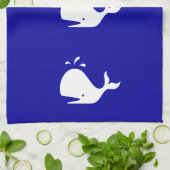 Ocean Glow_White-on-Blue Whale Handtuch (Gefaltet)