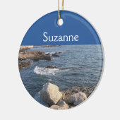 Ocean Lovers Blue Sea und Rocks Add Name Christmas Keramik Ornament (Links)