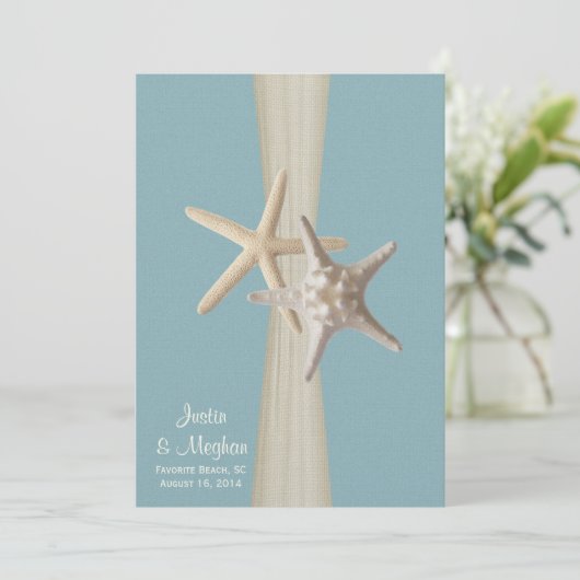Ocean Sky Blue Burlap und Starfish Beach Wedding Einladung (Stehend Vorderseite)