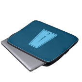 Ocean & Sky Blue Initial Monogram Calligraphy Chic Laptopschutzhülle (Vorne Knopf)