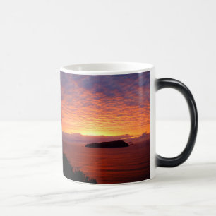 Ocean Sunrise over Shoe Island Tairua Verwandlungstasse