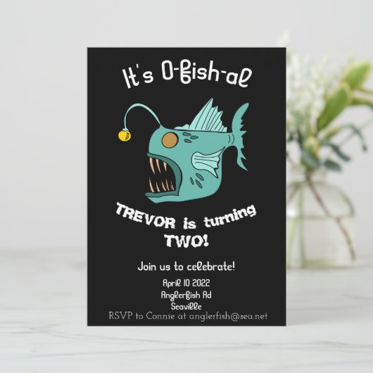 Ocean Theme Boys Birthday Anglerfish O-fish-al Inv Einladung (Stehend Vorderseite)