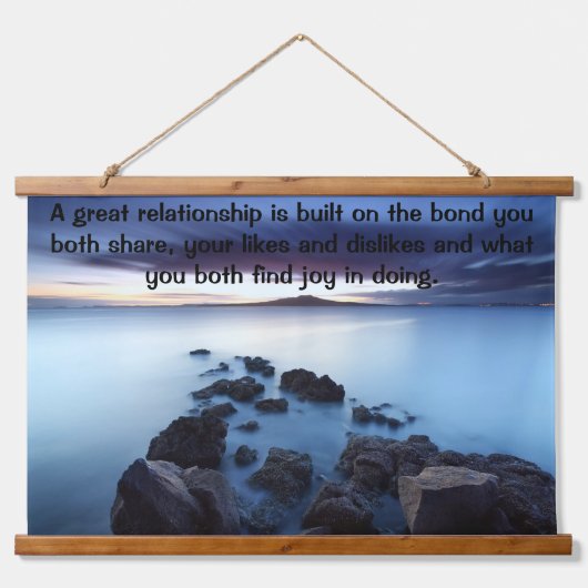 Ocean Walkway aus Steinen Wandteppich Mit Holzrahmen (Vorne)