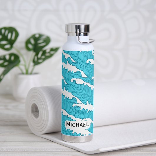 Ocean Waves Blue Patterns Individuelle Name Wasser Trinkflasche (Yoga)