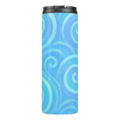 Ocean Waves of Pastel Dreams – Pastel Swirl Therma Thermosbecher (Rückseite)