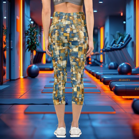 Oceanic Mosaic: Abstrakt Blue und Gold Geometric P Capri Leggings