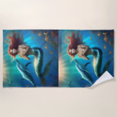 "Ocean's Dance: Eine Meerjungfrau und Delphinfahrt Strandtuch (Vorderseite)