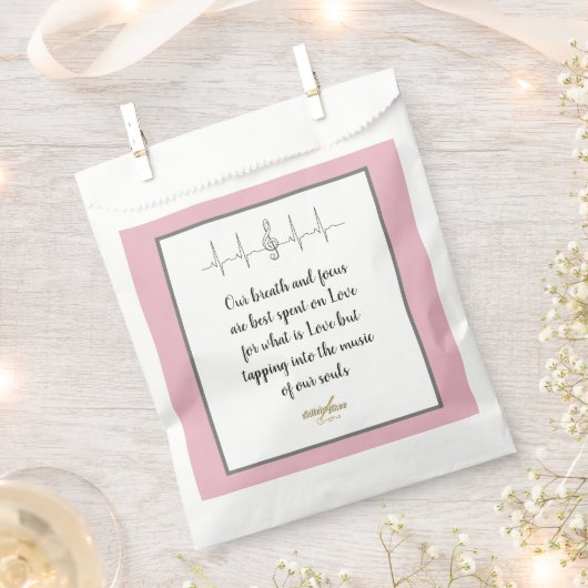 Ode an die Liebe Gefallen von Poet Adiela Akoo Geschenktütchen (Ausgeschnitten)