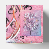 Ode to Liebe Gefallen Box von Adiela Akoo Geschenkschachtel (Oben)