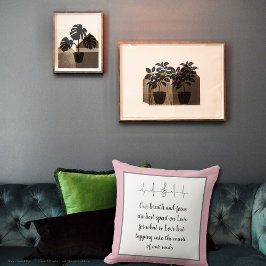 Ode to Liebe Throw Kissen von Poet Adiela Akoo