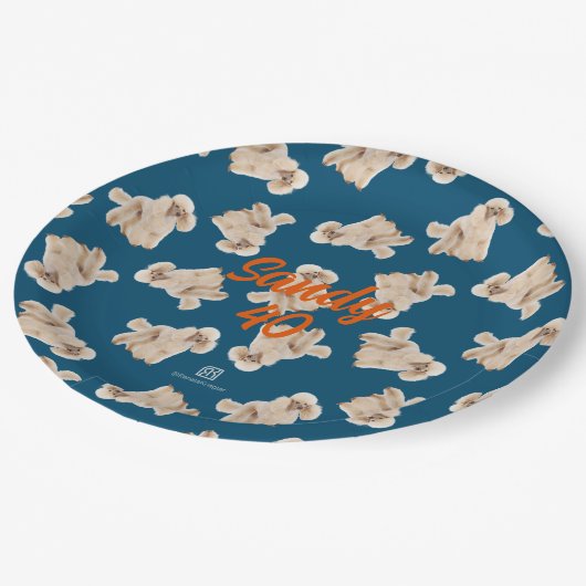 Odles of Poodles (Weiß auf Blau) Party Pappteller (Schrägansicht)