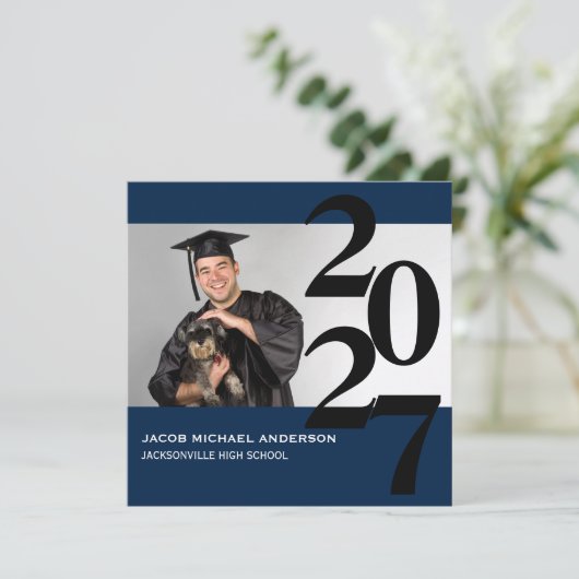 Off Center Large Numbers - Ankündigung des Abschlu (Stehend Vorderseite)