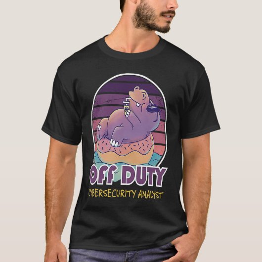 Off Duty Cybersecurity Analyst Job Coworker T-Shirt (Vorderseite)