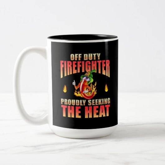 Off-Duty Firefighter-Chili mit Stolz nach Wärme su Zweifarbige Tasse (Links)