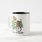 Off To Cause A Kerfuffle Frog Christmas Funny Meme Zweifarbige Tasse (Vorderseite Links)