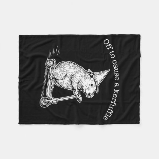 Off To Cause A Kerfuffle Funny Capybara Scooter Ch Fleecedecke (Vorderseite (Horizontal))