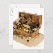 Offene Nachbildung der Schatztruhe auf Sand Postkarte (Vorne/Hinten)