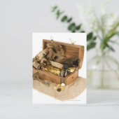 Offene Nachbildung der Schatztruhe auf Sand Postkarte (Stehend Vorderseite)