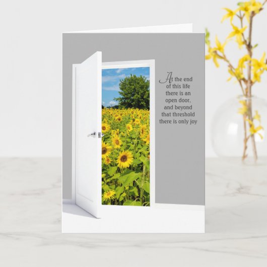 Offene Tür mit Sonnenblumenfeld Karte (Gelbe Blume)