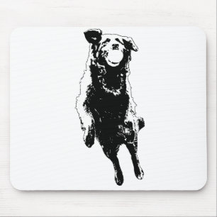 Offene Weiße, scharfe Pose Mousepad