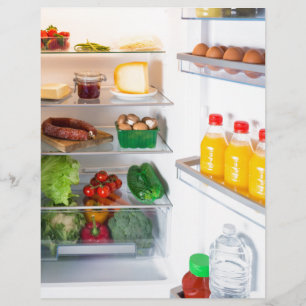 Offener Kühlschrank mit Essen
