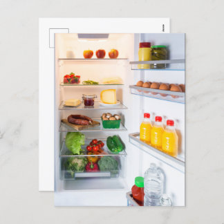 Offener Kühlschrank mit Essen Feiertagspostkarte