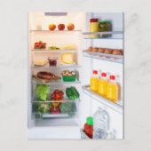 Offener Kühlschrank mit Essen Feiertagspostkarte (Vorderseite)