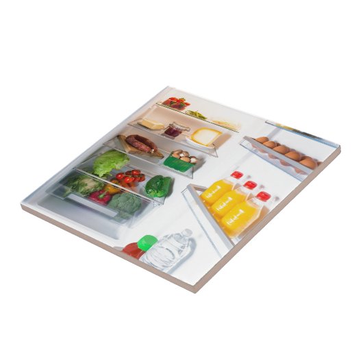 Offener Kühlschrank mit Essen Fliese (Seite)