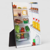 Offener Kühlschrank mit Essen Fotoplatte (Seite)