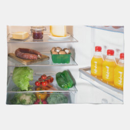 Offener Kühlschrank mit Essen Küchentuch