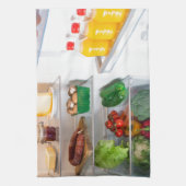 Offener Kühlschrank mit Essen Küchentuch (Vertikal)