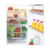 Offener Kühlschrank mit Essen Notizblock (Vorderseite)