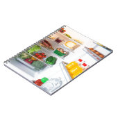 Offener Kühlschrank mit Essen Notizblock (Linke Seite)