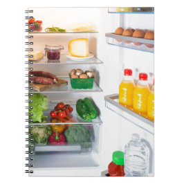 Offener Kühlschrank mit Essen Notizblock