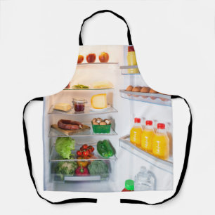 Offener Kühlschrank mit Essen Schürze