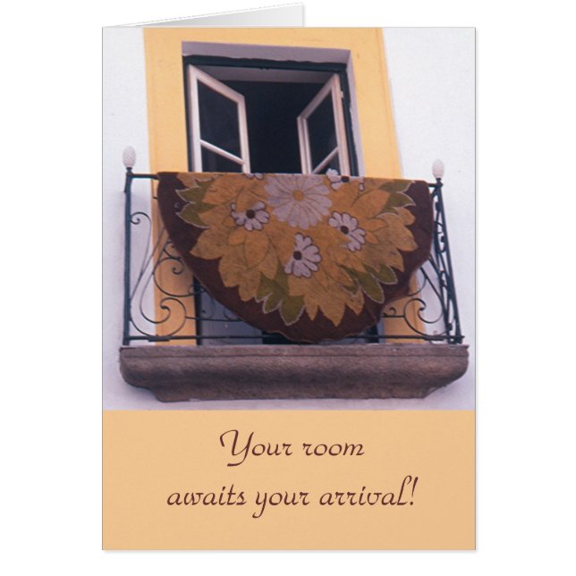 OFFENES FENSTER, KÜHLBALKON AUS EISEN, TEPPICHLAUF (Vorne)