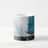 ÖFFENTLICHE BLUE LOUVERED WINDOWS KAFFEETASSE (Mittel)