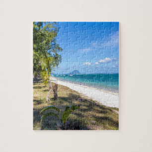 öffentlicher Strand von Flic en Flac Mauritius mit Puzzle